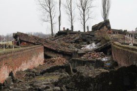 Rovina di una camera a gas ad Auschwitz 2 - Birkenau, chiamato Krematorium