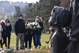 Il monumento ai bambini uccisi al memoriale di Lidice (foto di Andrea Mainardi)