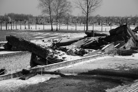 Rovine del Krematorium III, fatto saltare dai nazisti prima di fuggire