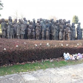 I bambini di Lidice, il monumento nel parco sotto al memoriale. Foto di Letizia Cerlini