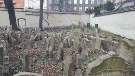 Vecchio cimitero ebraico a Praga